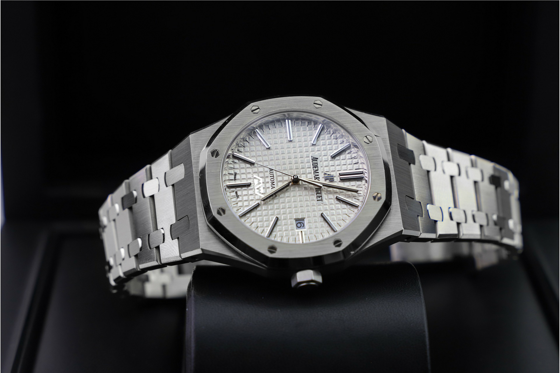 高級腕時計を損せず資産として購入するために知っておくべき『今』